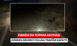 Manisa'da toprak kayması yolu kapattı