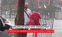 Manisa’da yağmur altında duygu dolu anlar: Türk bayraklarını yerden kaldırdı