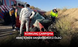 Korkunç çarpışma: Araç içinde sıkışan sürücü öldü