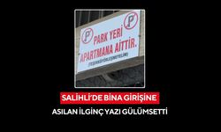 Salihli’de bina girişine asılan ilginç yazı gülümsetti