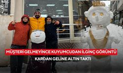 Müşteri gelmeyince kuyumcudan ilginç görüntü: Kardan geline altın taktı