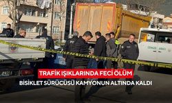 Trafik ışıklarında feci ölüm: Bisiklet sürücüsü kamyonun altında kaldı