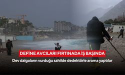 Fırtınaya aldırmadılar: Konyaaltı’nda define arayışı