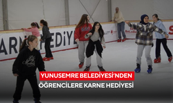 Yunusemre Belediyesi’nden öğrencilere karne hediyesi