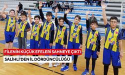 Salihli Kudret Demir Ortaokulu Küçük Erkek Voleybol Takımı İl 4’üncüsü oldu