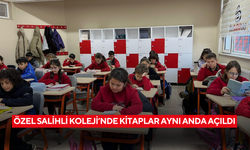 Özel Salihli Koleji’nde kitaplar aynı anda açıldı