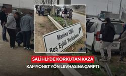 Salihli’de korkutan kaza: Kamyonet yön levhasına çarptı