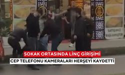 Bir kişiyi aralarına alıp tekme tokat dövdüler... | O anlar cep telefonuyla saniye saniye kaydedildi