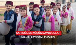 Sarıgöl’de küçük davulcular mahalleyi şenlendirdi