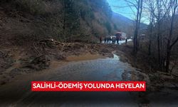 Salihli-Ödemiş yolunda heyelan