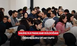 Salihli Kaymakamı Güldoğan, öğrencilerle aynı sofrada iftar yaptı