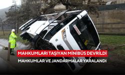 Mahkumları taşıyan minibüs devrildi: Mahkumlar ve jandarmalar yaralandı