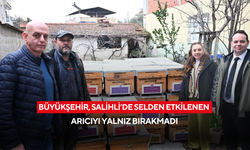 Büyükşehir, Salihli’de selden etkilenen arıcıyı yalnız bırakmadı