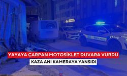 Şok kaza! Yayaya çarpan motosiklet savrularak duvara vurdu, 3 kişi yaralandı |  Kaza anı kameraya böyle yansıdı