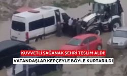 Gece boyu yağdı... Sular yükseldi, yollar göle döndü! Vatandaşlar kepçeyle böyle kurtarıldı