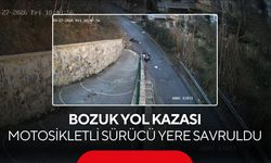 Kaza anı saniye saniye kamerada! Bozuk yol can aldırıyordu... | Motosikletli sürücü yere savruldu