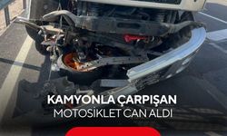 Kamyonla çarpışan motosiklet can aldı