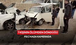 İki otomobil kafa kafaya çarpıştı: Feci kaza kamerada