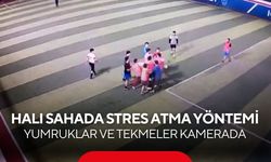 Futbol sahası boks ringine döndü! | Tekme ve yumruklar havada uçtu!