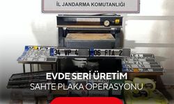 Jandarma şaşkın! Evde “Sahte plaka fabrikası” ortaya çıktı...