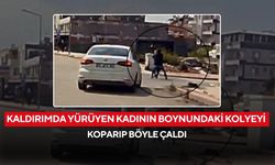 Kaldırımda yürüyen kadının boynundaki kolyeyi koparıp çalan hırsız araç kamerasına yansıdı...