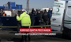 Kırmızı ışıkta feci kaza: Motosiklet sürücüsü can verdi