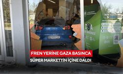Fren yerine gaza basınca süper markettin içine daldı