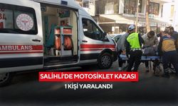 Salihli’de kontrolden çıkan motosiklet devrildi: 1 kişi yaralandı