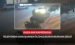 Telefonla konuşan yaya iki araç arasında kaldı! Feci kaza güvenlik kamerasına yansıdı...