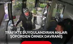 Trafikte duygulandıran anlar: Otobüs şoföründen örnek davranış
