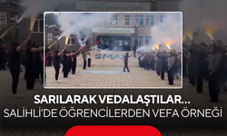 Sarılarak vedalaştılar… Salihli'de öğrencilerden vefa örneği
