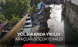 Bir anda yer yarıldı! | Aşırı yağışla birlikte çöken yol 5 aracı yuttu...