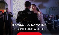 Düğün masrafını düşürmek için damatlığını reklam panosuna çevirdi