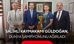 Dünya Şampiyonu Salihlili Ahmet Mirza Erden’e Kaymakam Gündoğan’dan tebrik