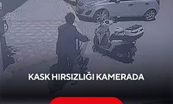 Motosiklet üzerinde duran kaskı çaldı: O anlar kamerada