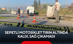 Sepetli motosiklet tırın altında kaldı, sağ çıkamadı