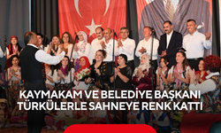 Kaymakam ve Belediye Başkanı Türkülerle Sahneye Renk Kattı