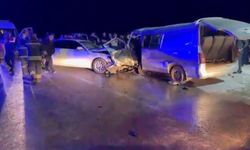 Kafa kafaya çarpıştılar: 1 ölü, 12 yaralı