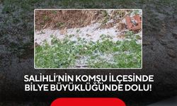 Salihli'nin komşu ilçesine bilye büyüklüğünde yolu yağdı