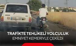 Bunu da yaptı! Motosiklet sürücüsü emniyet kemerine tutunarak gitti...