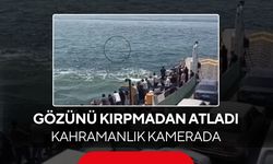 Feribottan denize düşen kişiye büfe çalışanından hayat kurtaran müdahale kameralara böyle yansıdı
