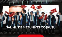 Salihli Anadolu Lisesi’nde mezuniyet coşkusu: 102 öğrenci kep attı