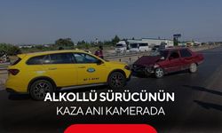 Alkollü sürücünün kaza anı kamerada! Önce bariyerlere sonra taksiye çarptı...