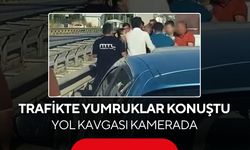 Yol verme kavgası! Sürücüler araçlarından inip tekme tokat birbirine girdi | Yaşanan anlar cep telefonuna yansıdı...
