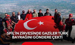 Spil'in zirvesinde gaziler Türk bayrağını göndere çekti