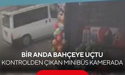 Minibüs kontrolden çıktı, evin bahçesine uçtu! O anlar kamerada
