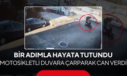 Korkunç kaza kamerada! Bir adımla hayata tutundu! Motosikletli duvara çarparak can verdi