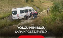 Minibüs şarampole devrildi! Sıkışan yaralıları kurtarmak için zamanla yarıştılar...