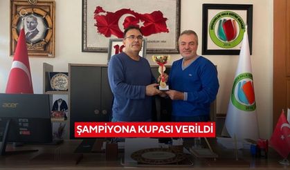 Manisa'da şampiyona kupası verildi