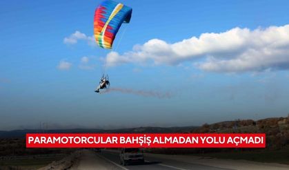 Manisa’da havadan bahşiş şakası, düğüne neşe kattı | Paramotorcular bahşiş almadan yolu açmadı